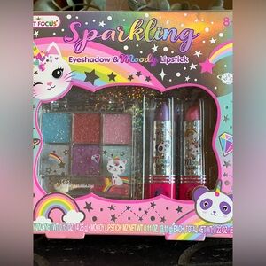 Sparkling Eyeshadow and Moody Lipstick Set